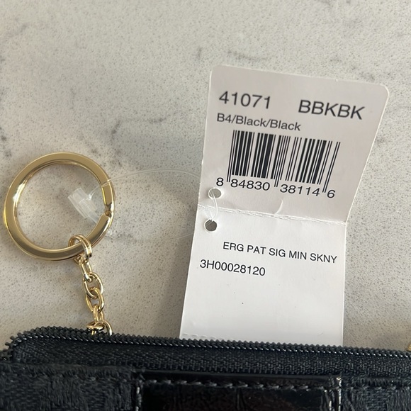 Coach signature mini skinny with patent leather NWT - Picture 2 of 7